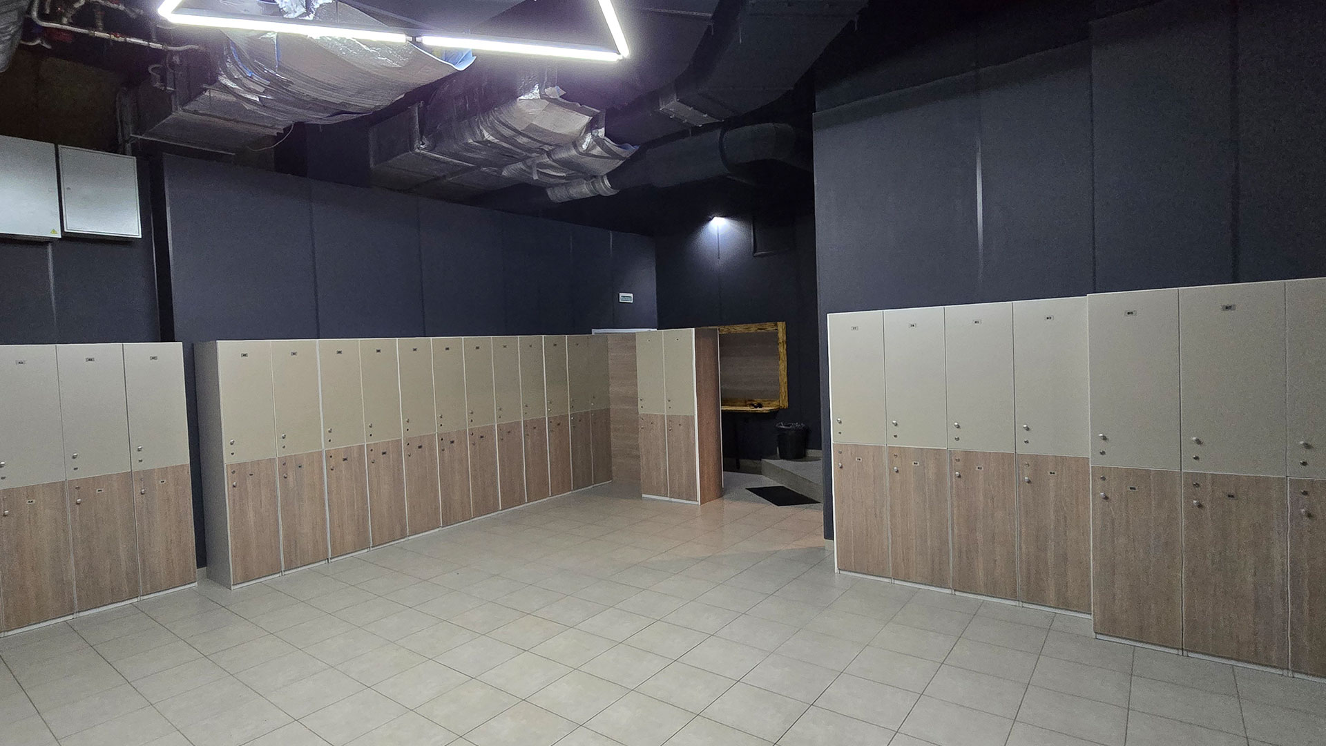 Мужская раздевалка - фото 2