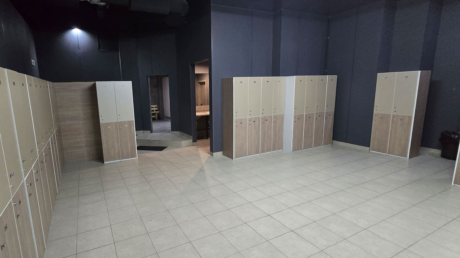 Мужская раздевалка - фото 3