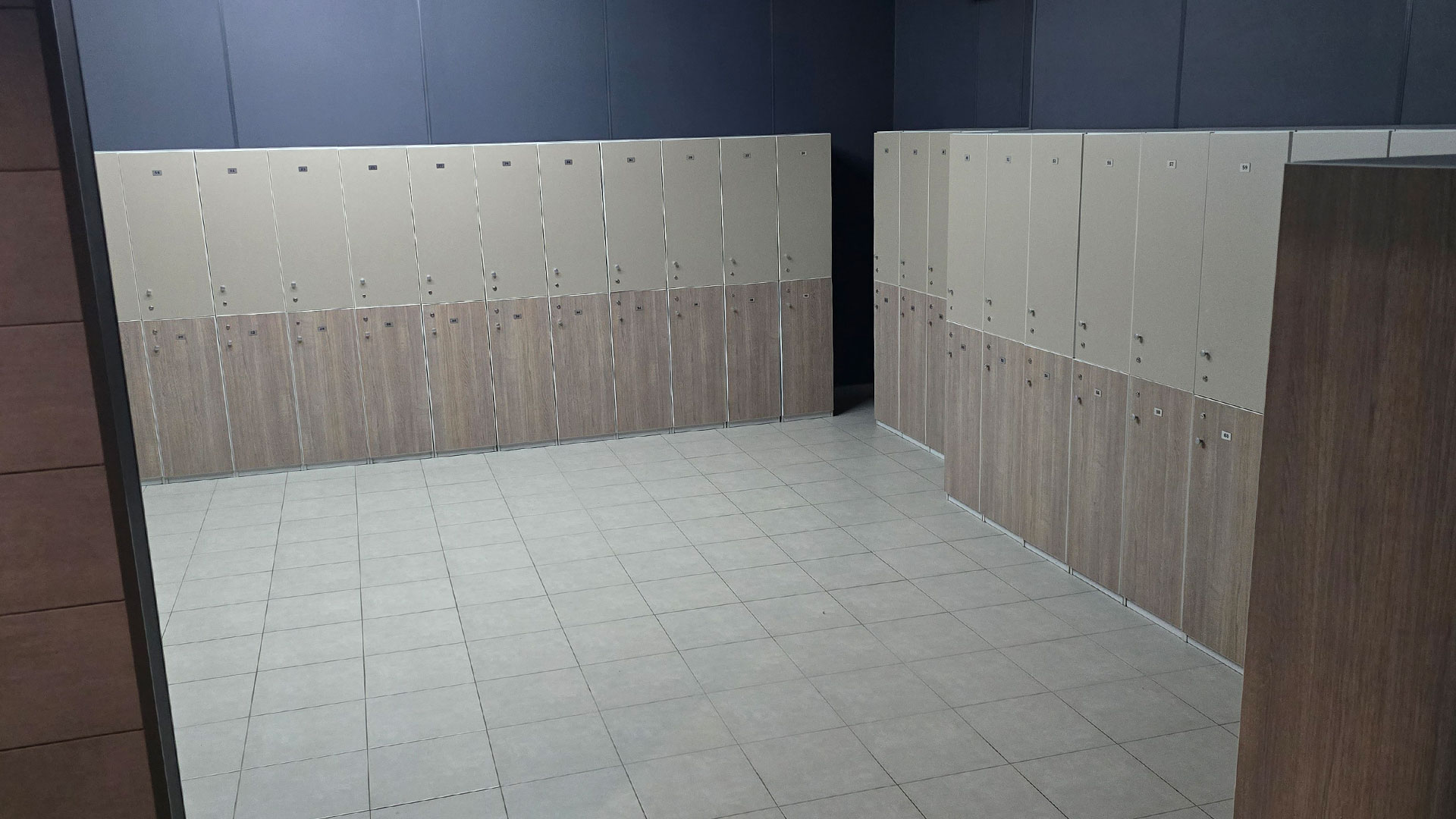 Мужская раздевалка - фото 4