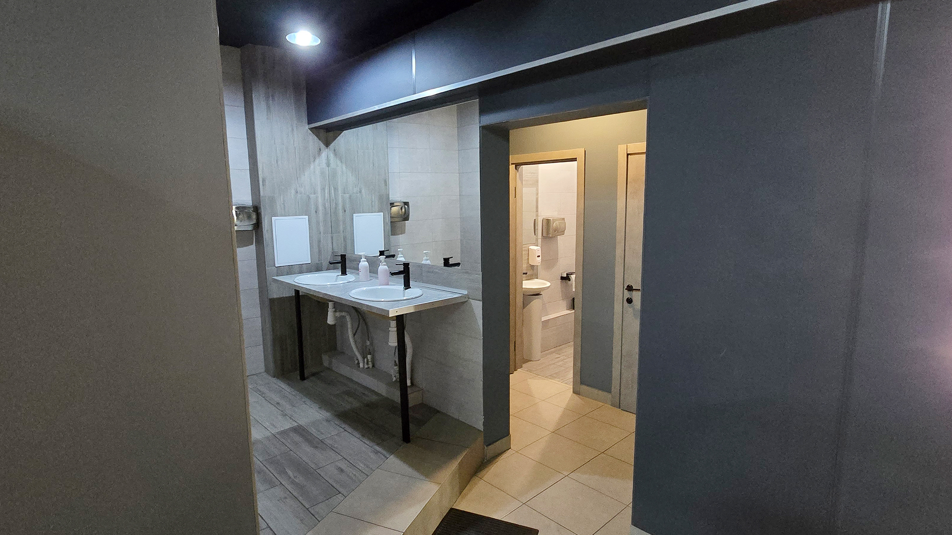 Женская раздевалка - фото 2